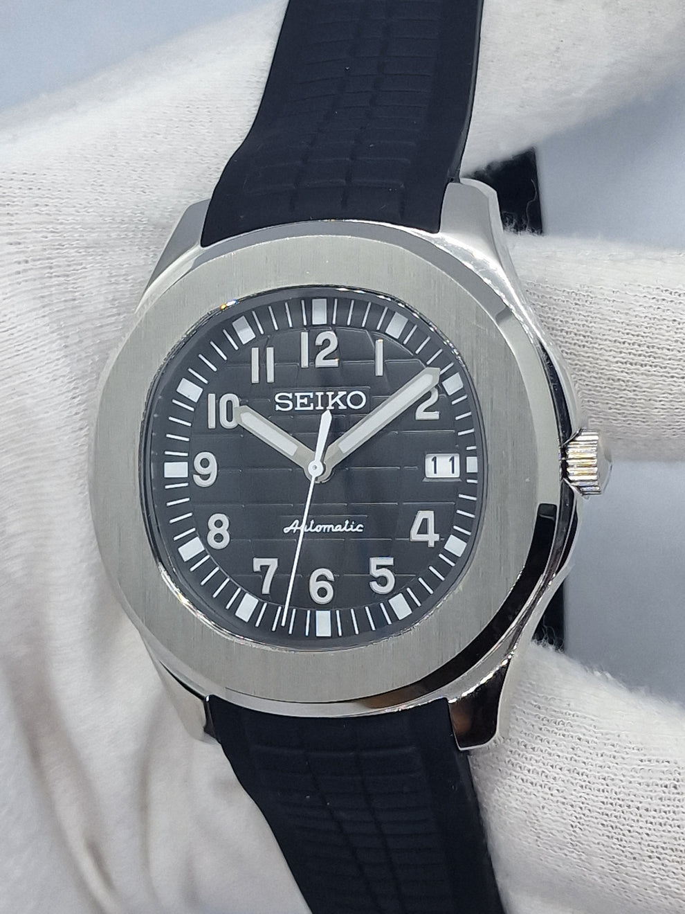 black nautiko seiko mod stainless steel case detail