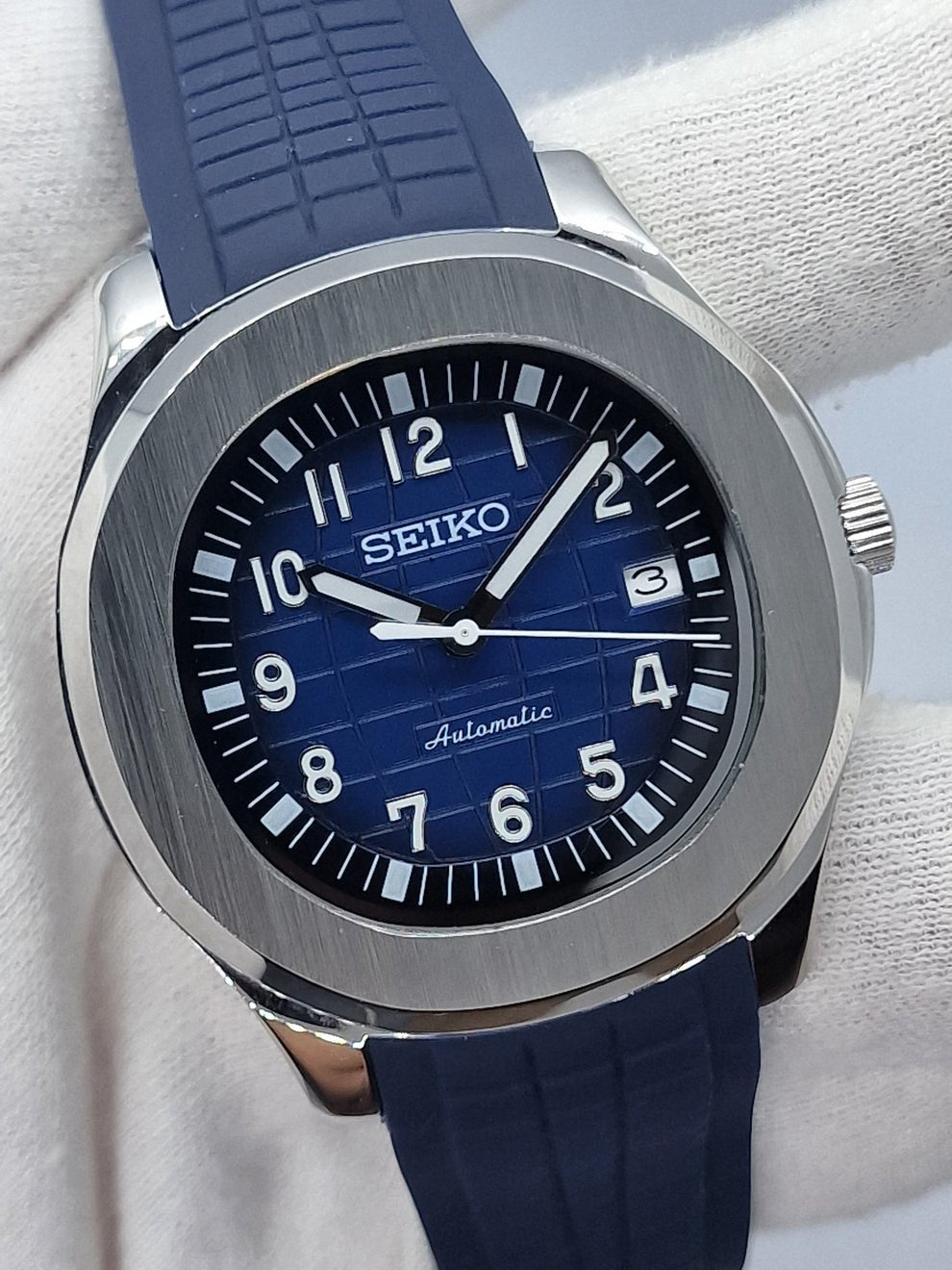 blue dial seiko mod nautiko blue textured dial close up