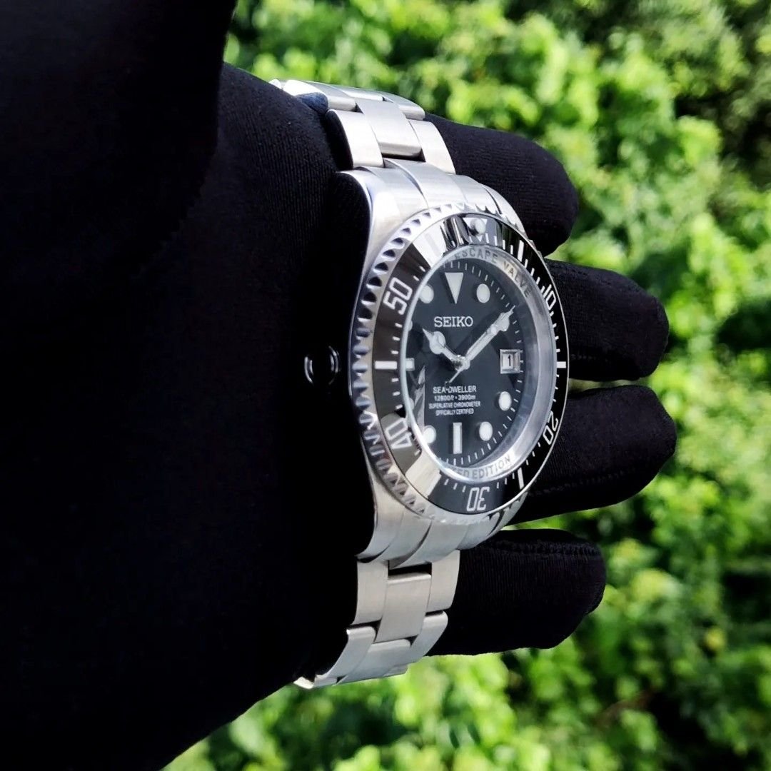 Seikomariner stainless steel bracelet dive watch