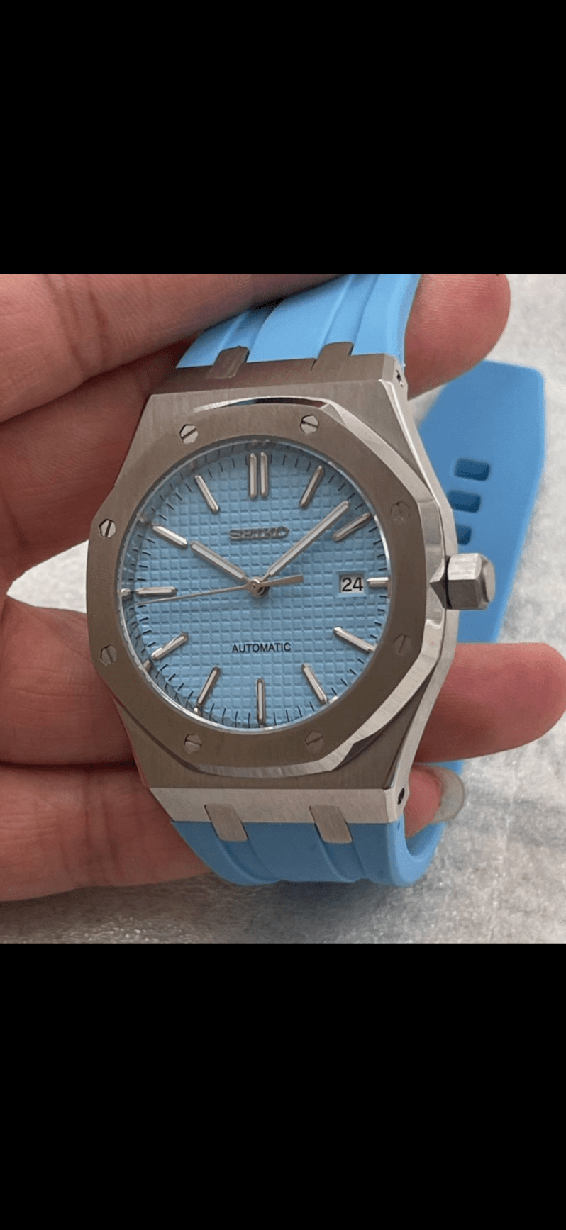 seiko mod royal oak style watch ice blue dial close-up textured pattern baton markers date window