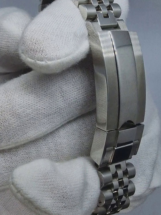 exhibition caseback of Arabic stainless steel Seiko NH35 mod watch